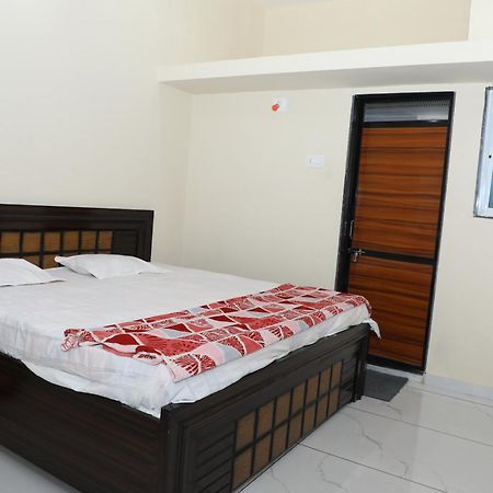 Aradhya Prime Home Stay Garudeshwar Bagian luar foto
