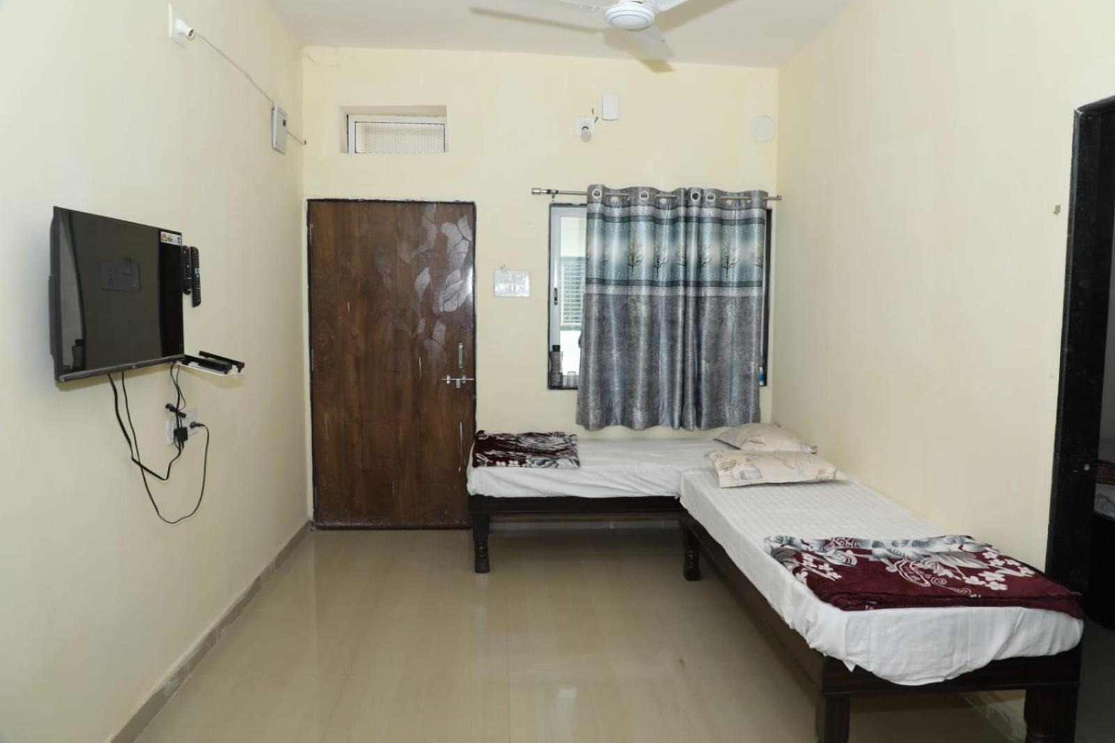 Aradhya Prime Home Stay Garudeshwar Bagian luar foto
